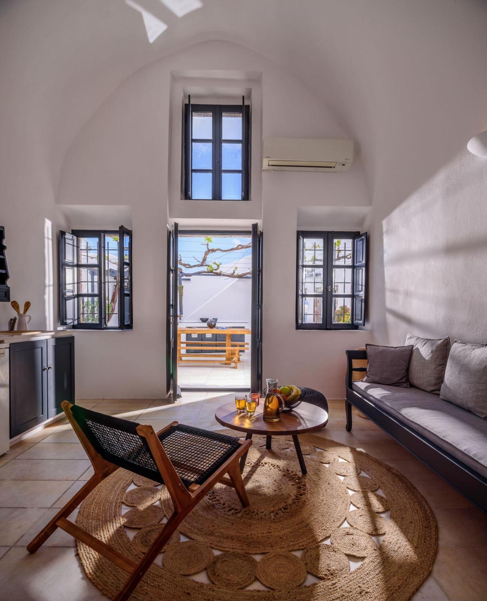 Firalia, Casa In Rock Suites Экстерьер фото