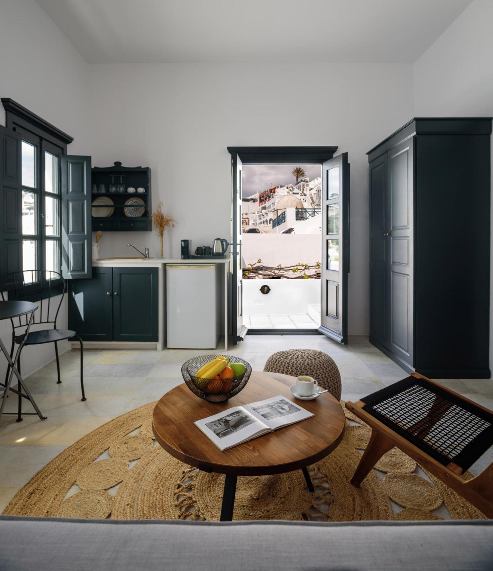 Firalia, Casa In Rock Suites Экстерьер фото