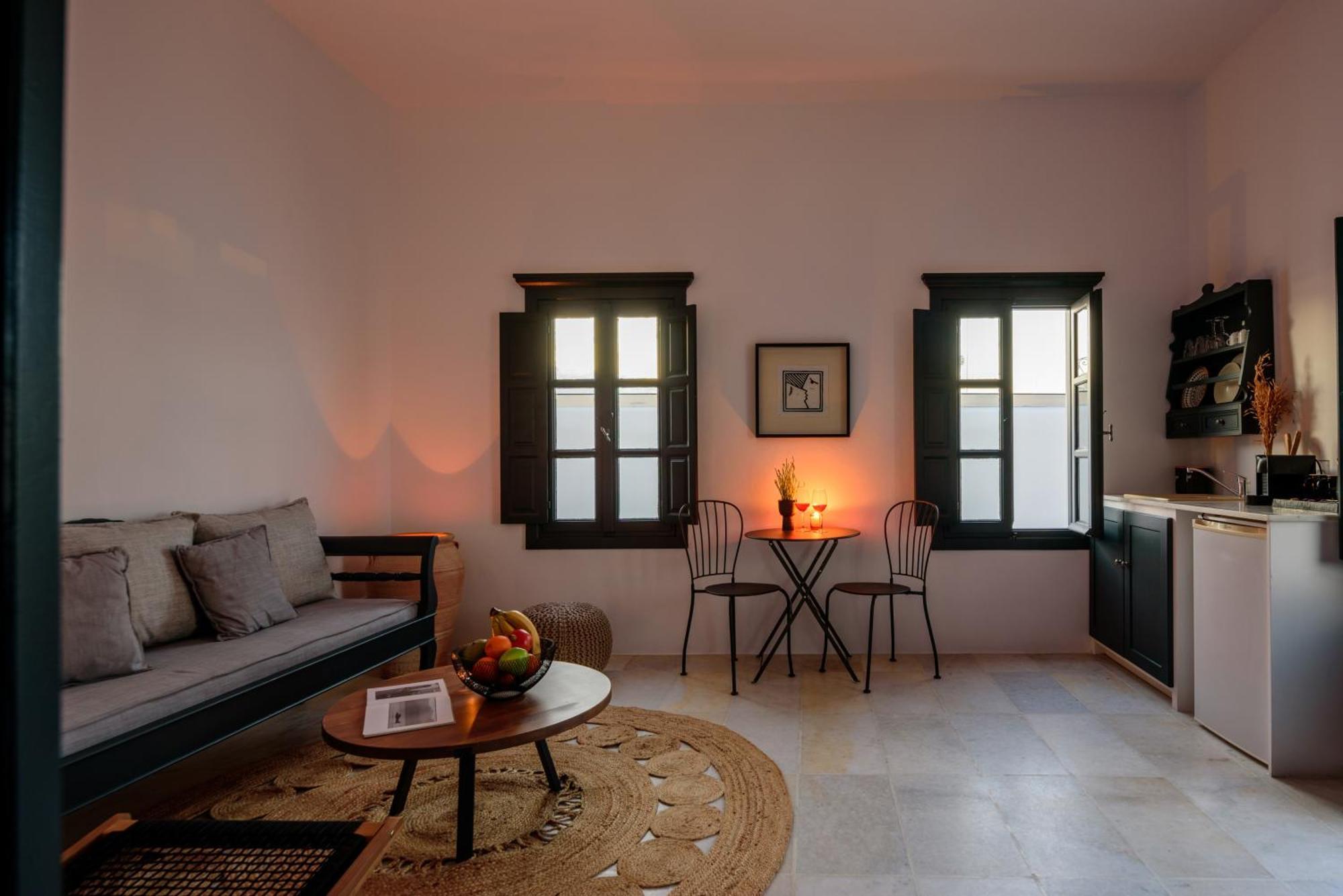 Firalia, Casa In Rock Suites Экстерьер фото